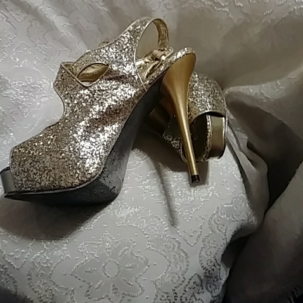 Heels - Picture 2 of 4